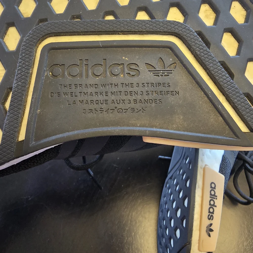 Adidas‎ NMD_R1 